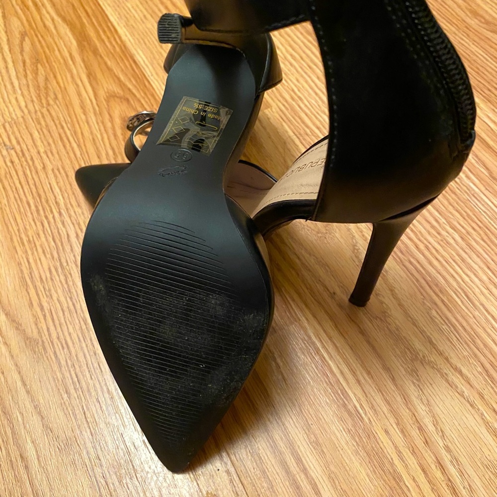 Black heels - Picture 4 of 4